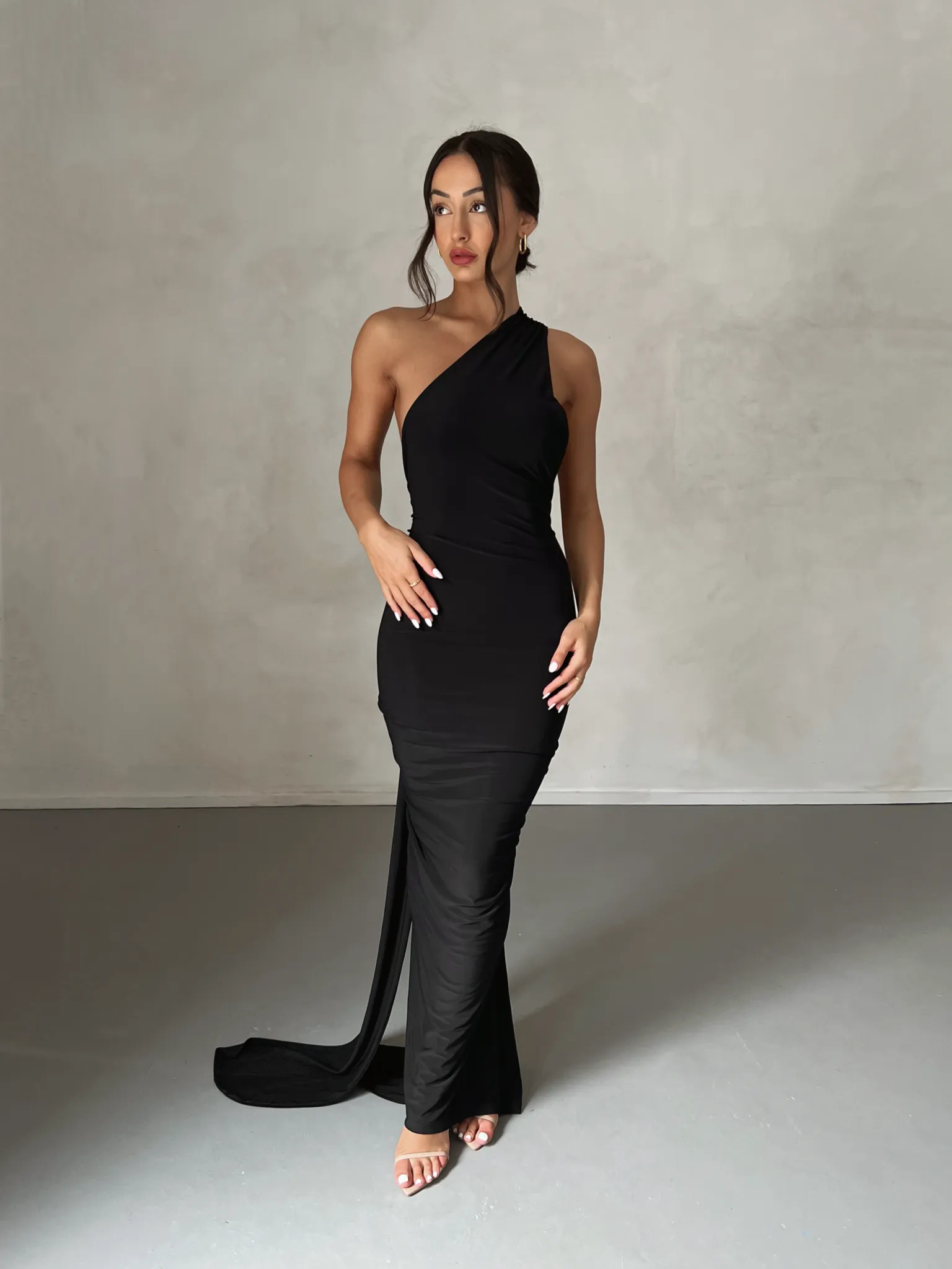 MÉLANI The Label CONSTANTINA Asymmetric Halterneck Midi Dress